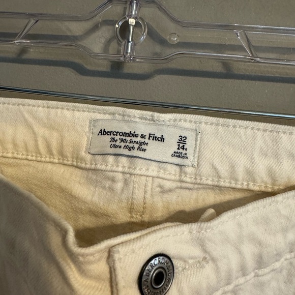 NWT Women's High-Waisted Cream Jeans - Picture 6 of 11